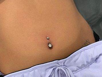 belly button piercing on girls