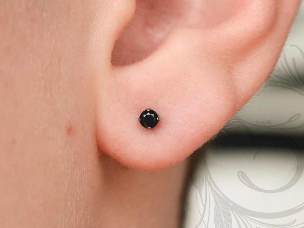 black ear lobe stud