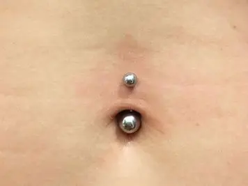 cleaning belly button piercing