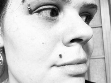 closeup madonna piercing