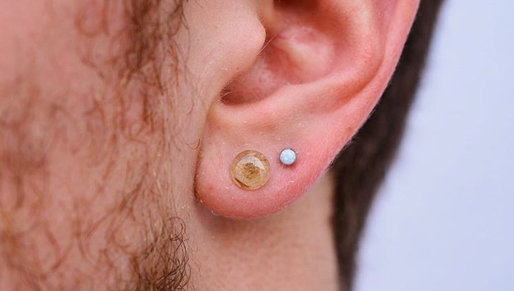 ear lobe piercing