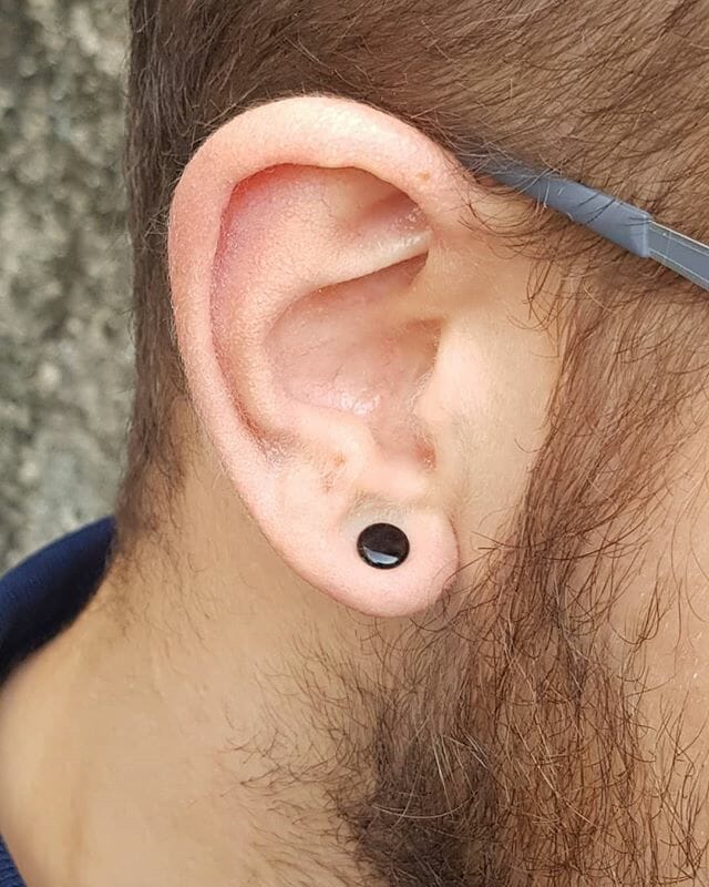 ear lobe piercing men