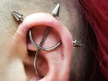 ear trident piercing