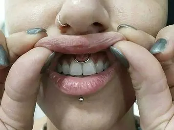 how to change smiley piercing