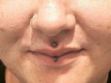lip jestrum piercing