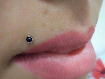 lip piercing medonna