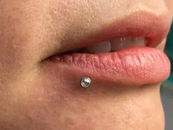 side labret piercing