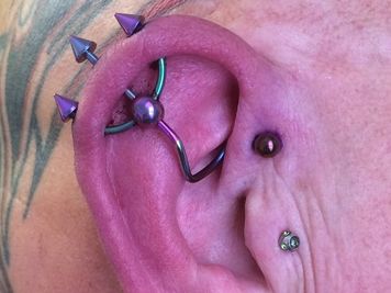 trident helix piercing