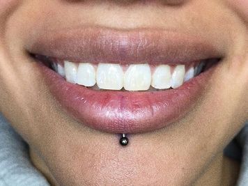 what is a labret piercing